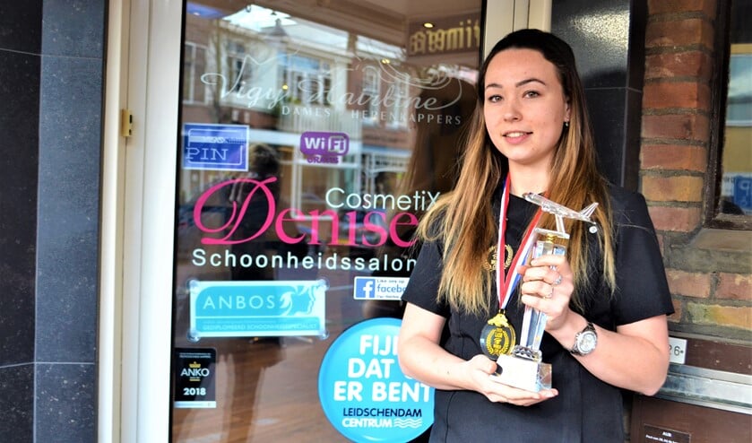 Maar liefst 350 deelnemers uit 40 landen deden mee aan de Lashworldcup eind februari. Denise werd tweede op haar specialiteit, de one by one extensions (foto: Inge Koot).