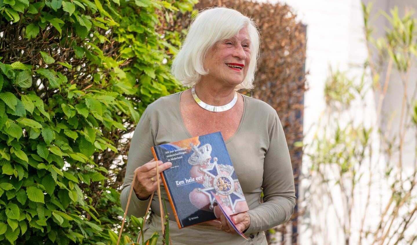 Johanna Adriana van Vels-van Dongen uit Voorburg - Lid in de Orde van Oranje-Nassau.