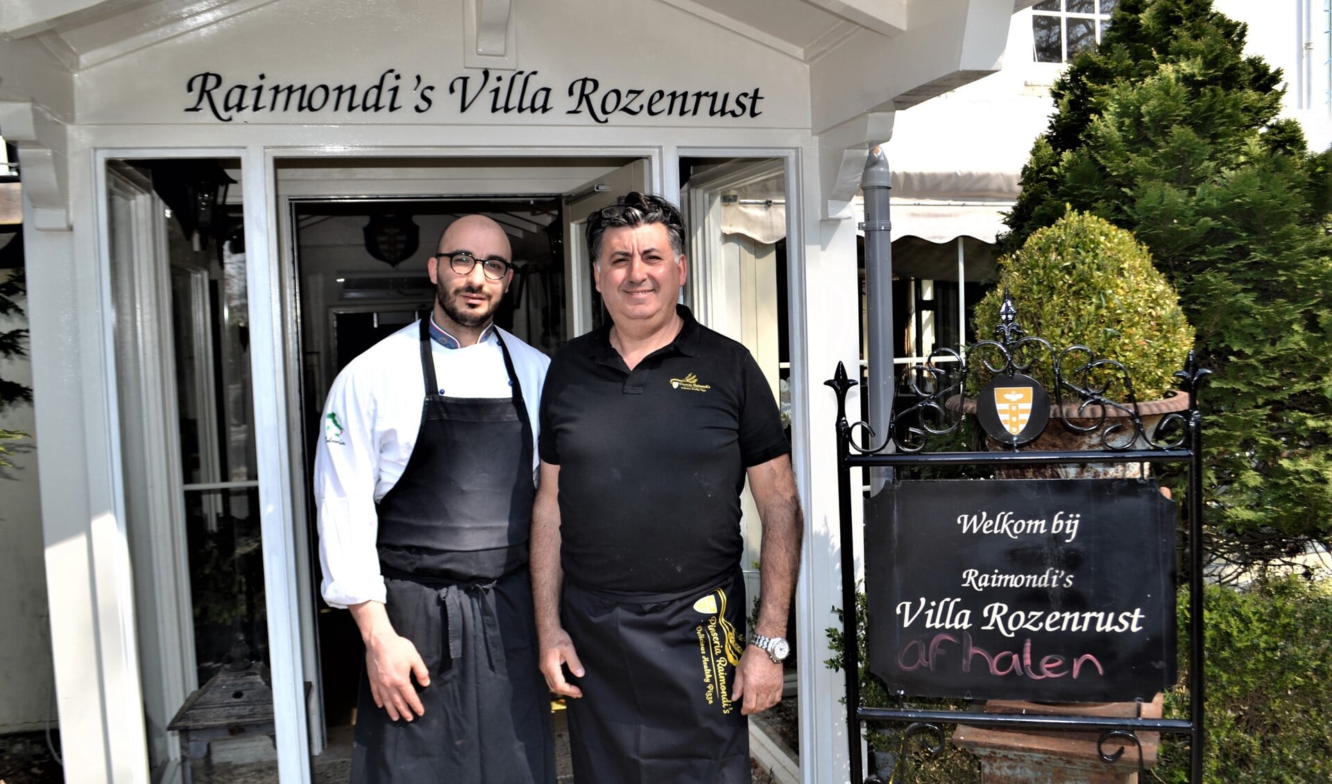 Chef-kok Fabio Borchetta en Adriano Raimondi van Raimondi’s Villa Rozenrust voor de coronacrisis (archieffoto: Inge Koot).