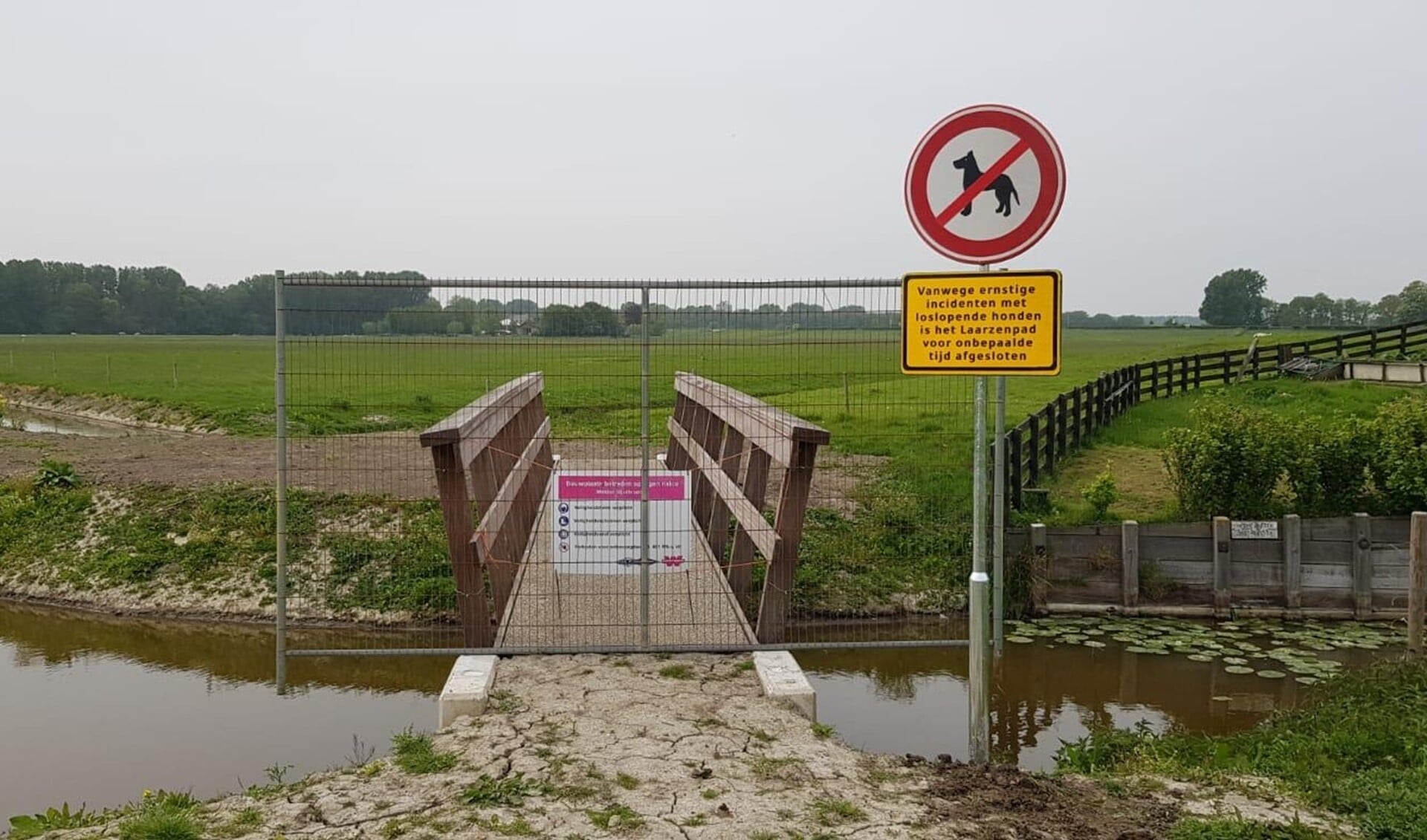 Het laarzenpad in de Nieuwe Driemanspolder tussen Leidschendam, Leidschenveen en Zoetermeer is afgesloten (foto: Dijkencombi).