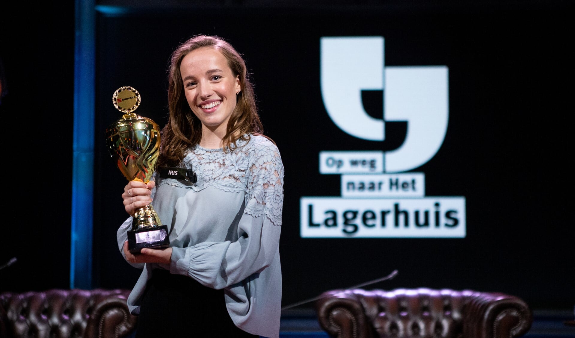Iris Feld van Dalton Voorburg mocht de beker voor de beste debater van 2020 mee naar Voorburg nemen.