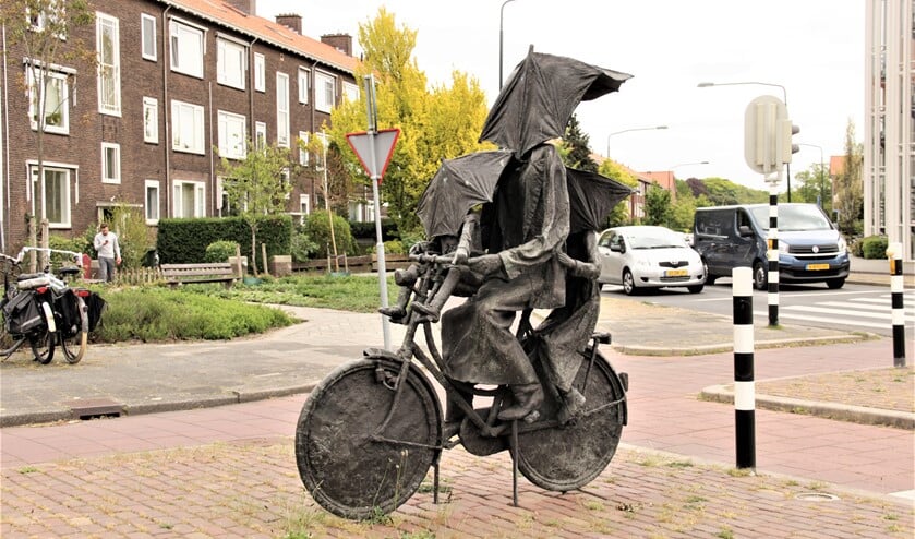 Beeld 'Singing in the rain' (1995) van Frans Kokshoorn, Prins Bernhardlaan/ Rozenboomlaan Voorburg (foto: Marian Kokshoorn).  