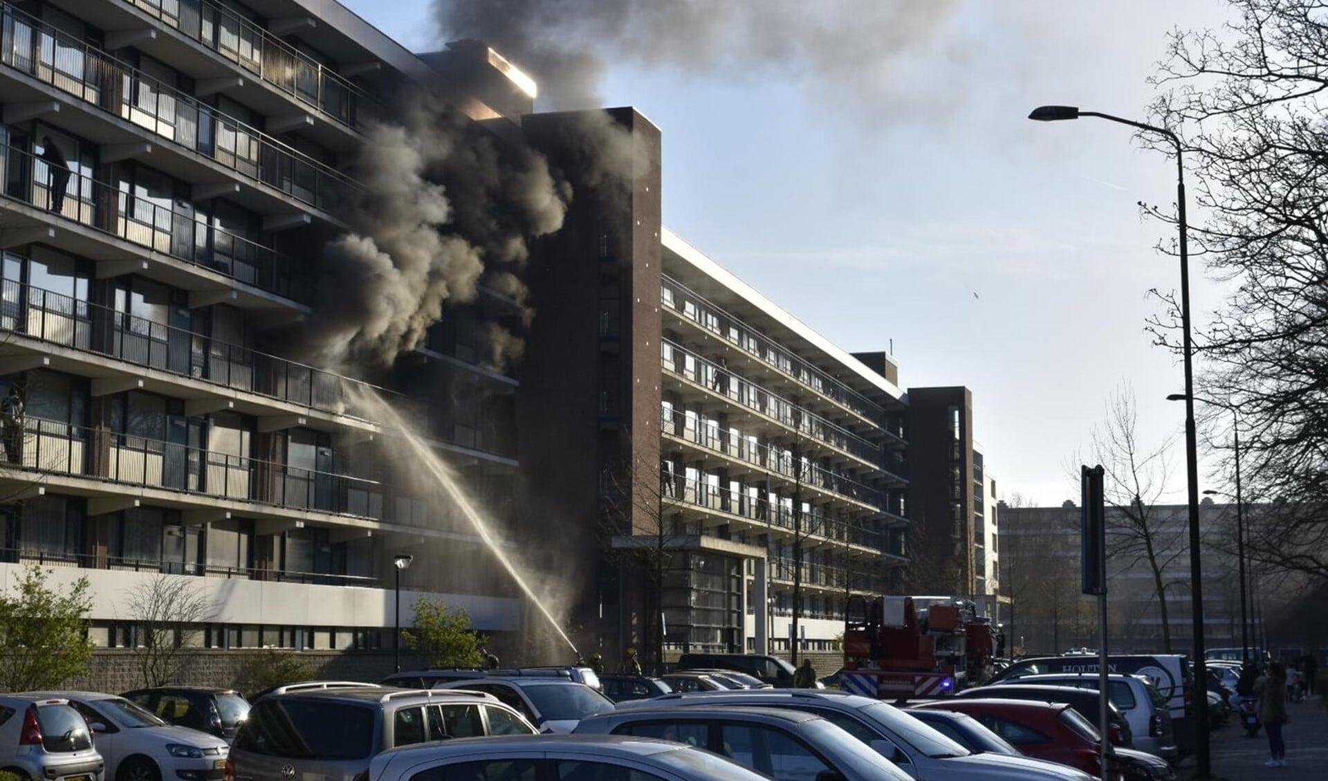 Brand in flat in een willekeurige flat in Leidschendam. Hier is geen sprake van brandbare gevelbekleding (archieffoto).
