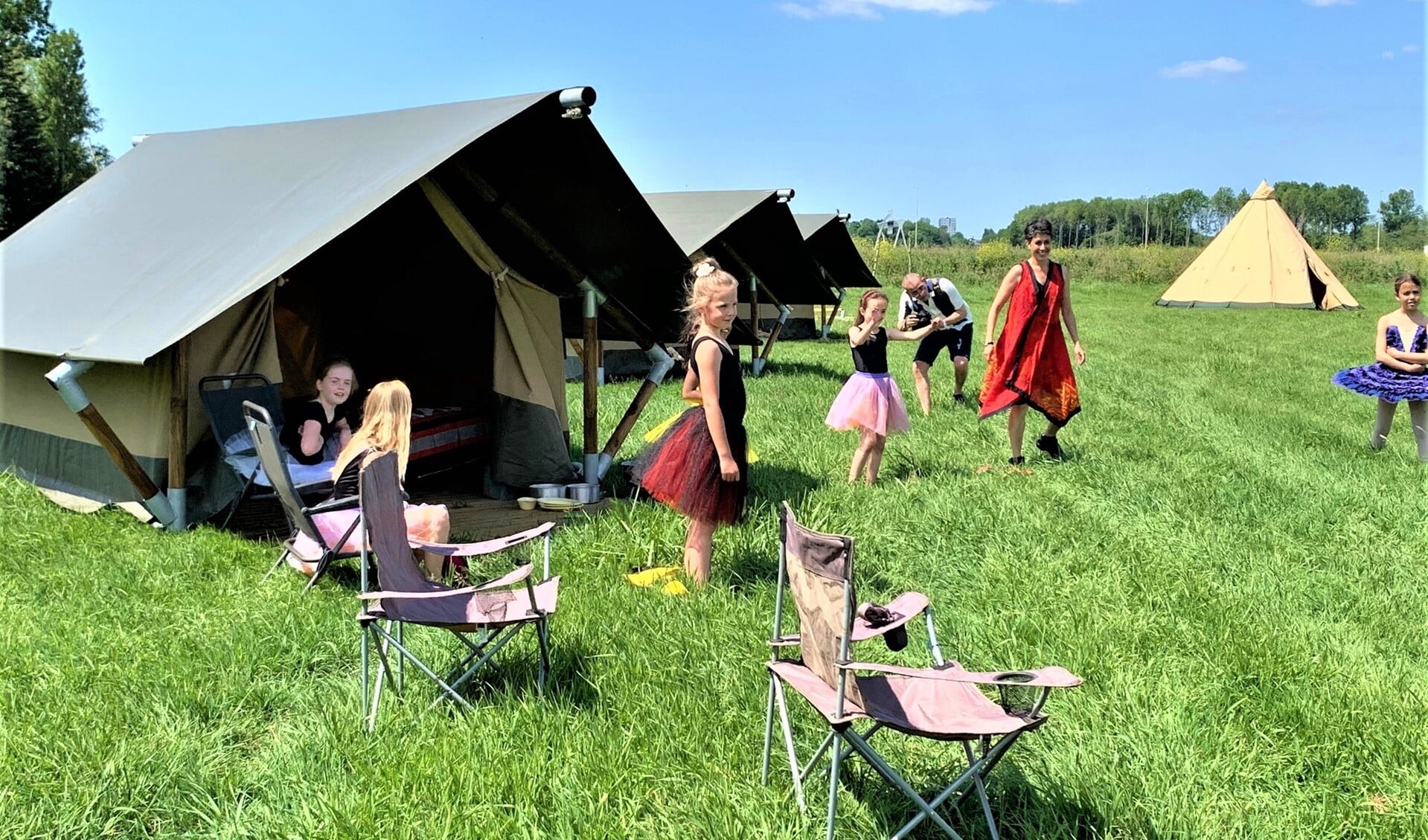 De Glamping van Stichting Dans aan de Vliet is een all-inclusive driedaags kamp met logeren op de Molenwei.