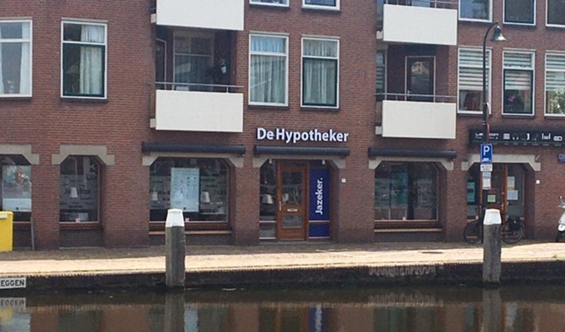 De vestiging van De Hypotheker aan de Leidsekade 1a in Leidschendam (nabij de sluis).