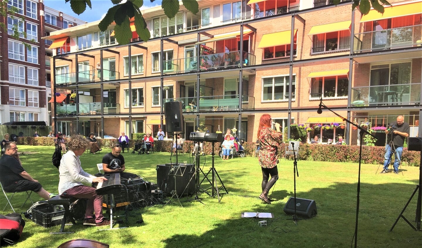 Musici en dansers gaven een voorstelling in de buitenlucht bij drie locaties in de gemeente Leidschendam-Voorburg (foto: pr).
