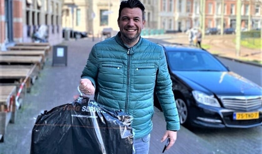 Dennis de Beer van Stomerij Panda hoopt met de levering van desinfectieproducten het verlies in de stomerijbranche te kunnen compenseren.