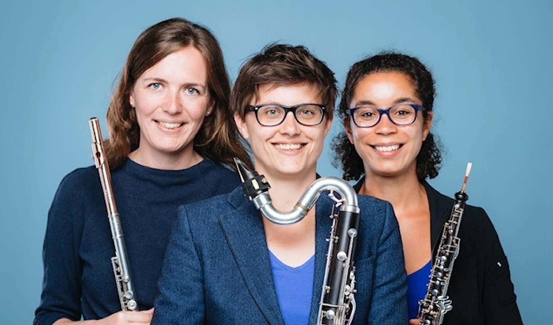 Rieneke Brink (fluit), Paloma de Beer (hobo) en Ilse Eijsink (klarinet) vormen een blazerstrio dat graag van de gebaande paden afwijkt.