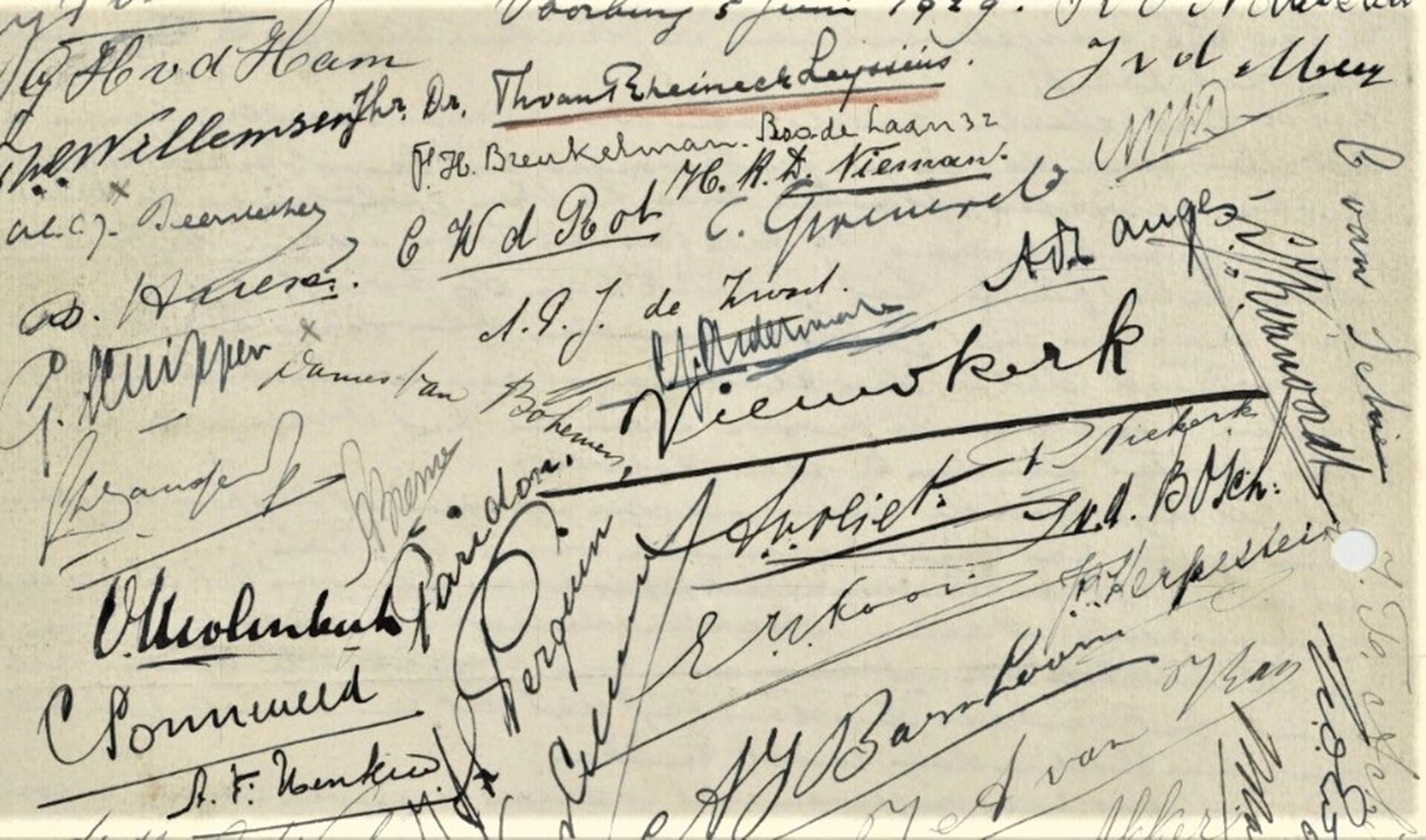 Handtekeningenactie van omwonenden in juni 1929 (archieffoto).