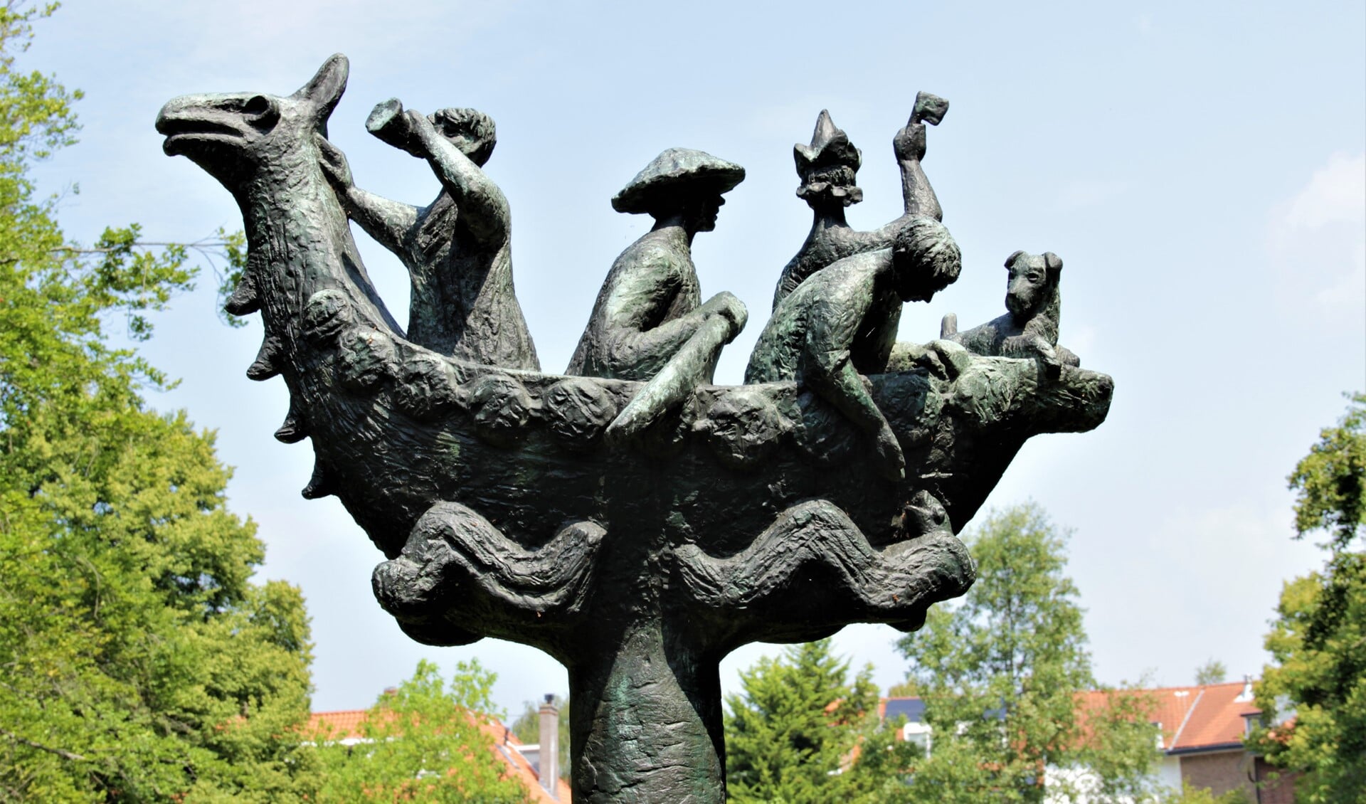 Het beeld ‘Spelevaren’ van Gerard van Remmen aan de Noordenburglaan in Park ‘t Loo te Voorburg (foto: Marian Kokshoorn).