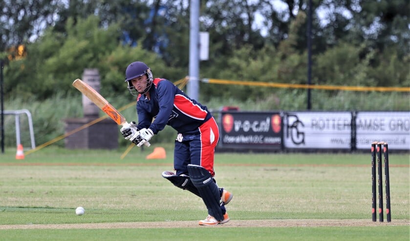 Tom de Grooth stijlvol op weg naar een match winning 87 not out (foto: Catch of the Day).
