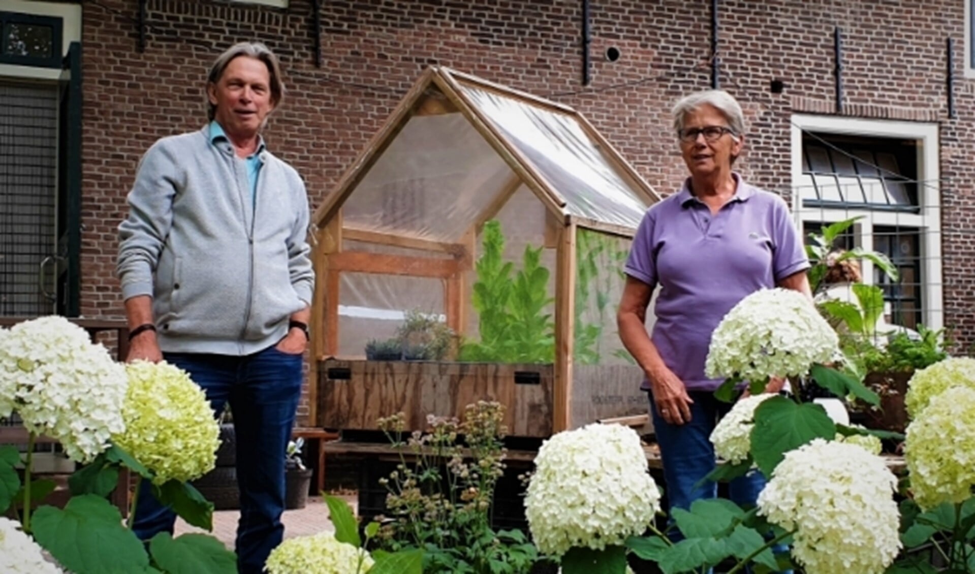 Bij de dagbesteding van Tuingezel brengen de deelnemers hun tijd door in een groene omgeving. Foto: Robbert Roos