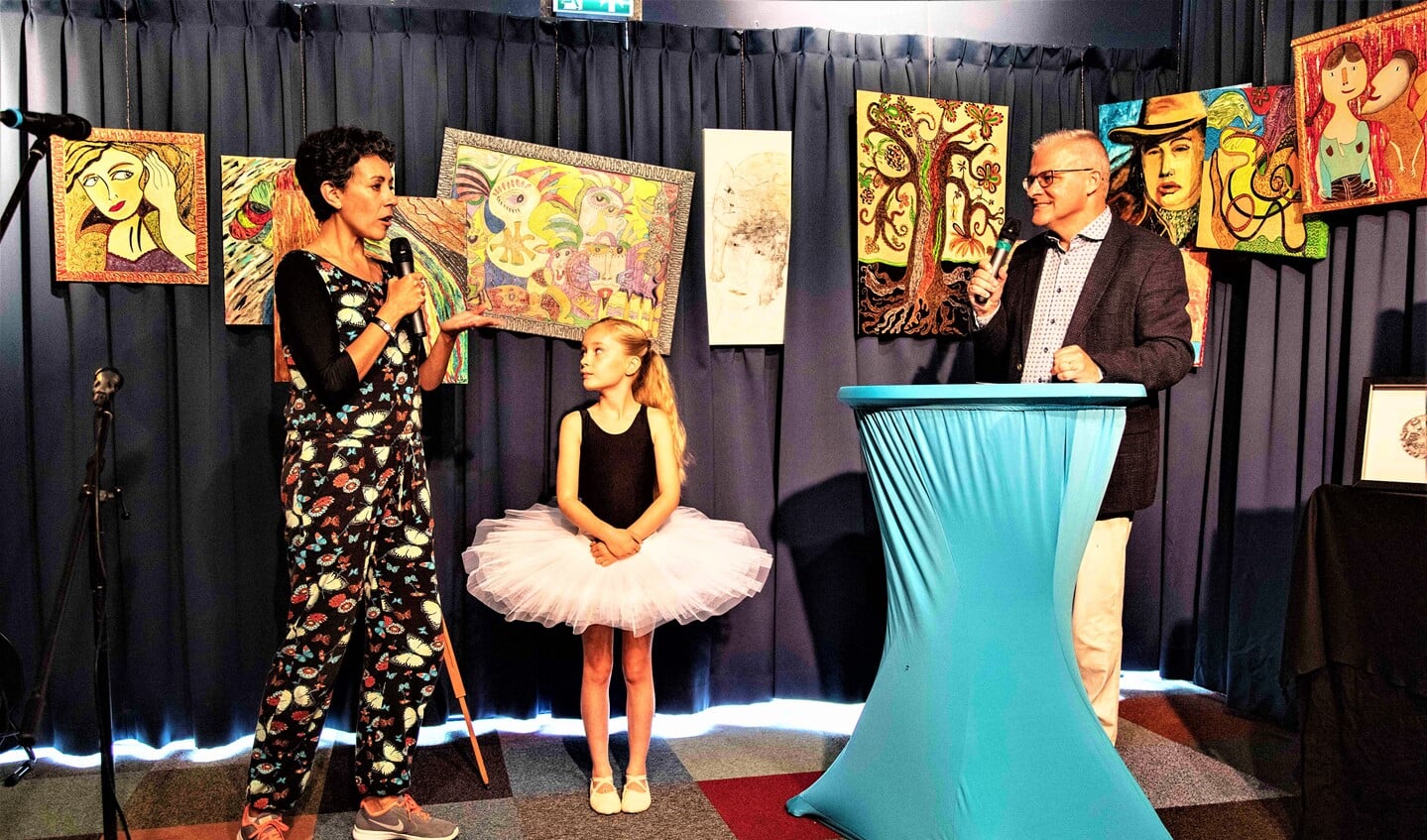 Mira Moreno van Stichting Dans aan de Vliet met danseresje te gast bij het alternatieve Cultureel Zomerfestival (foto: Henk Knoester).