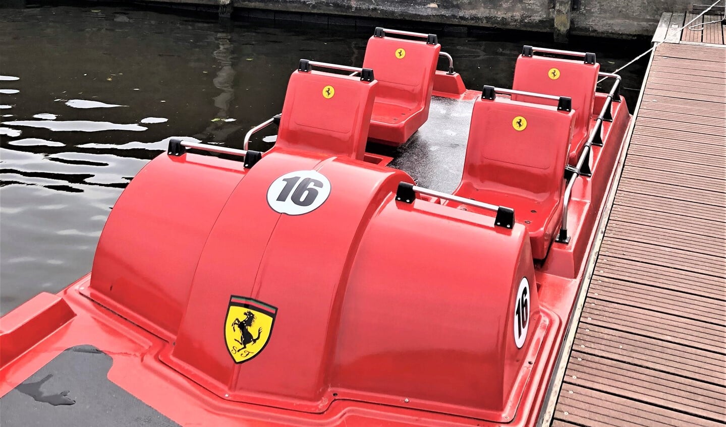 De nieuwe aanwinst van Puurr aan de Vliet; een heuse Ferrari waterfiets (foto: pr).