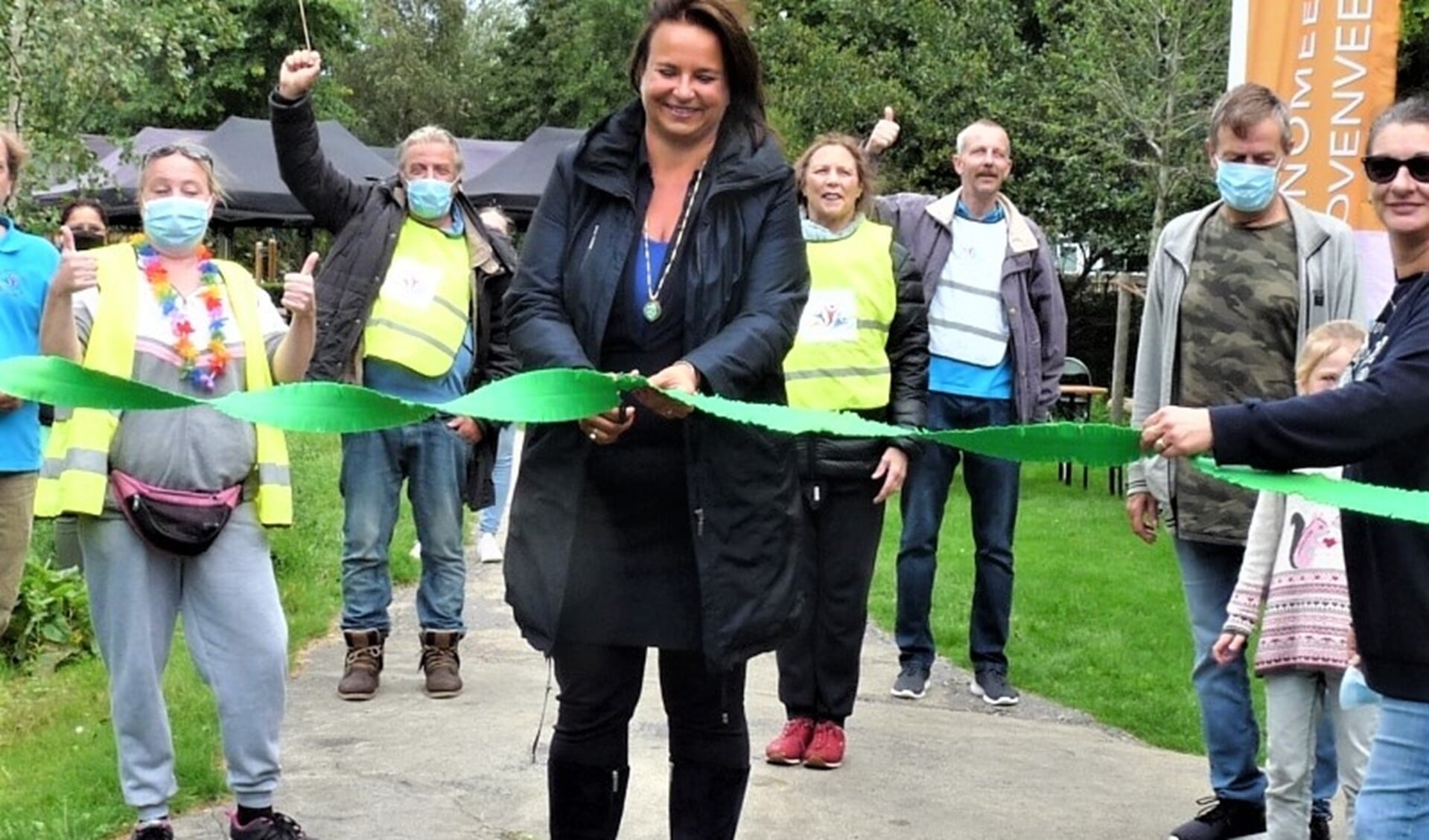 Officiële opening van de speeltuin door wethouder Nadine Stemerdink (foto's: pr Fenomeen Bovenveen).