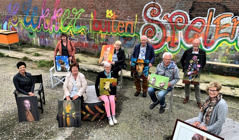 <p>Het was een kleurrijke geheel want er wordt nogal wat geschilderd en gefotografeerd in het buitengebied (foto: pr).</p>