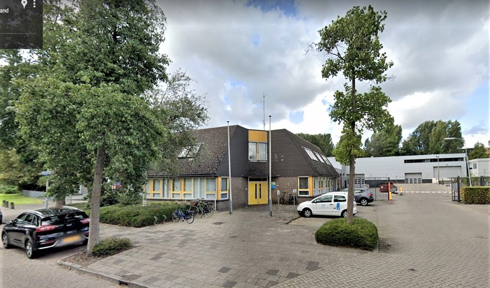 Het voorstel dat nu bij de gemeenteraad ligt, is om vanuit één locatie te werken aan de Veurse Achterweg 14 in Leidschendam.