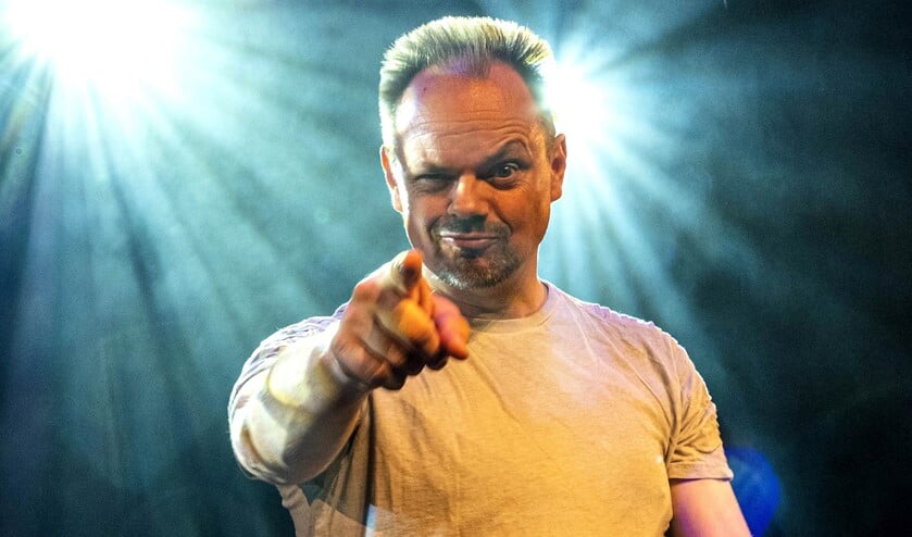 <p>Silvester Zwaneveld, bekend van het cabaretduo Arie & Silvester, komt in oktober naar Het Veur Theater (foto: pr). </p>
