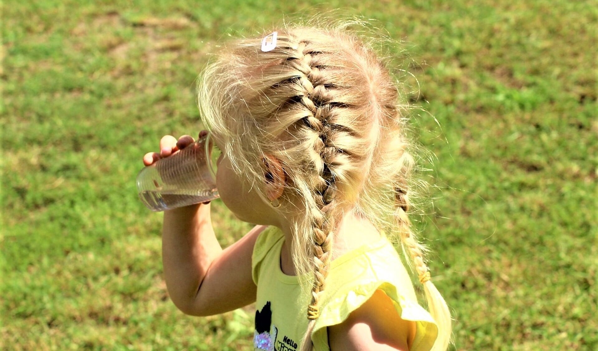 Kinderen drinken die dag allemaal kraanwater en volgen een speciale kraanwaterles. 