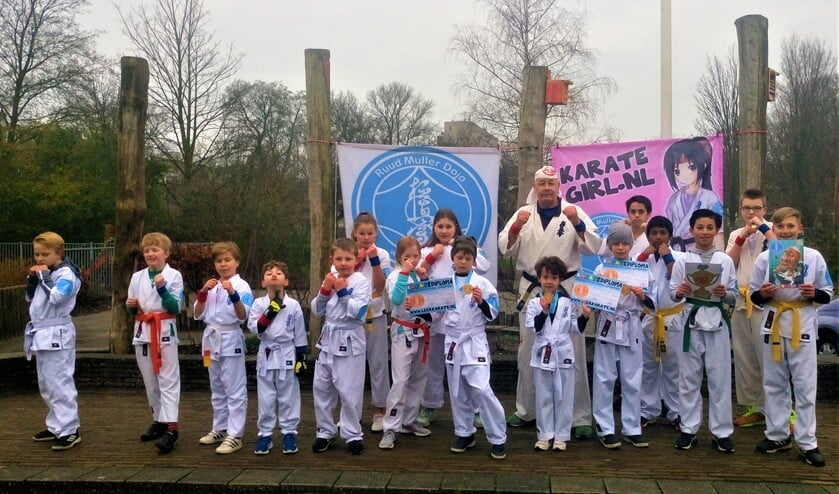 <p>Afgelopen zondag was er een leuke leerzame les buiten bij de RMD. </p>