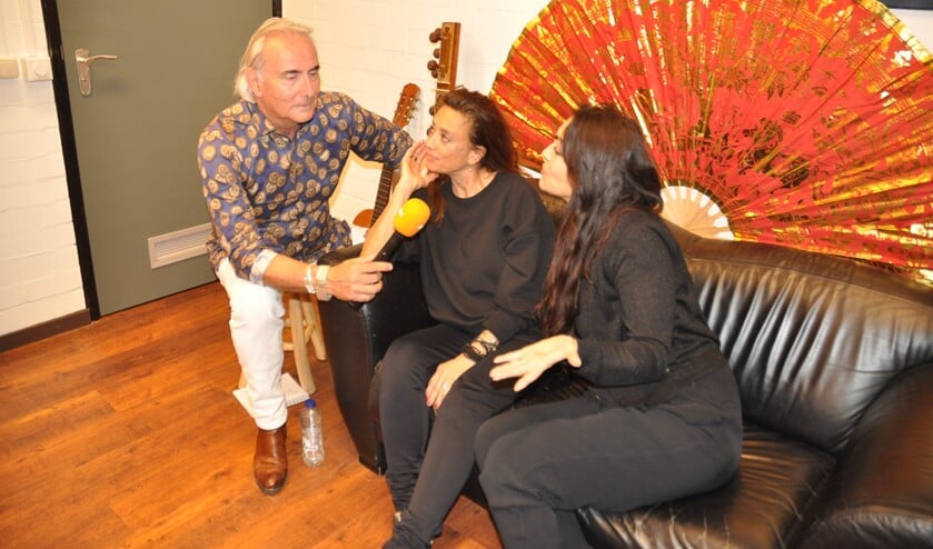 <p>Muziekjournalist Martin Reitsma uit Delfgauw interviewt Loïs Lane.</p>