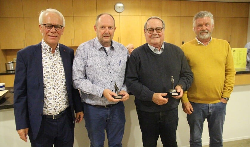 <p>Bert van de Mosselaar en Joop van der Spek met links Klaas Munneke en rechts Ben Endlich.</p>