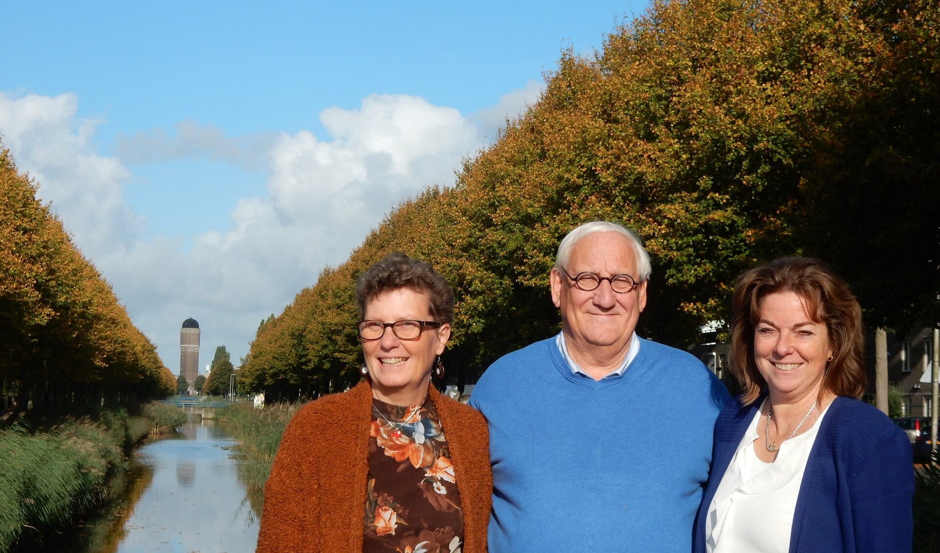 Onderschrift: Hans van der Bilt, Gerda Griffioen en Karen Paternotte kijken ernaar uit om hun Gedenkdag weer bij de watertoren te houden.