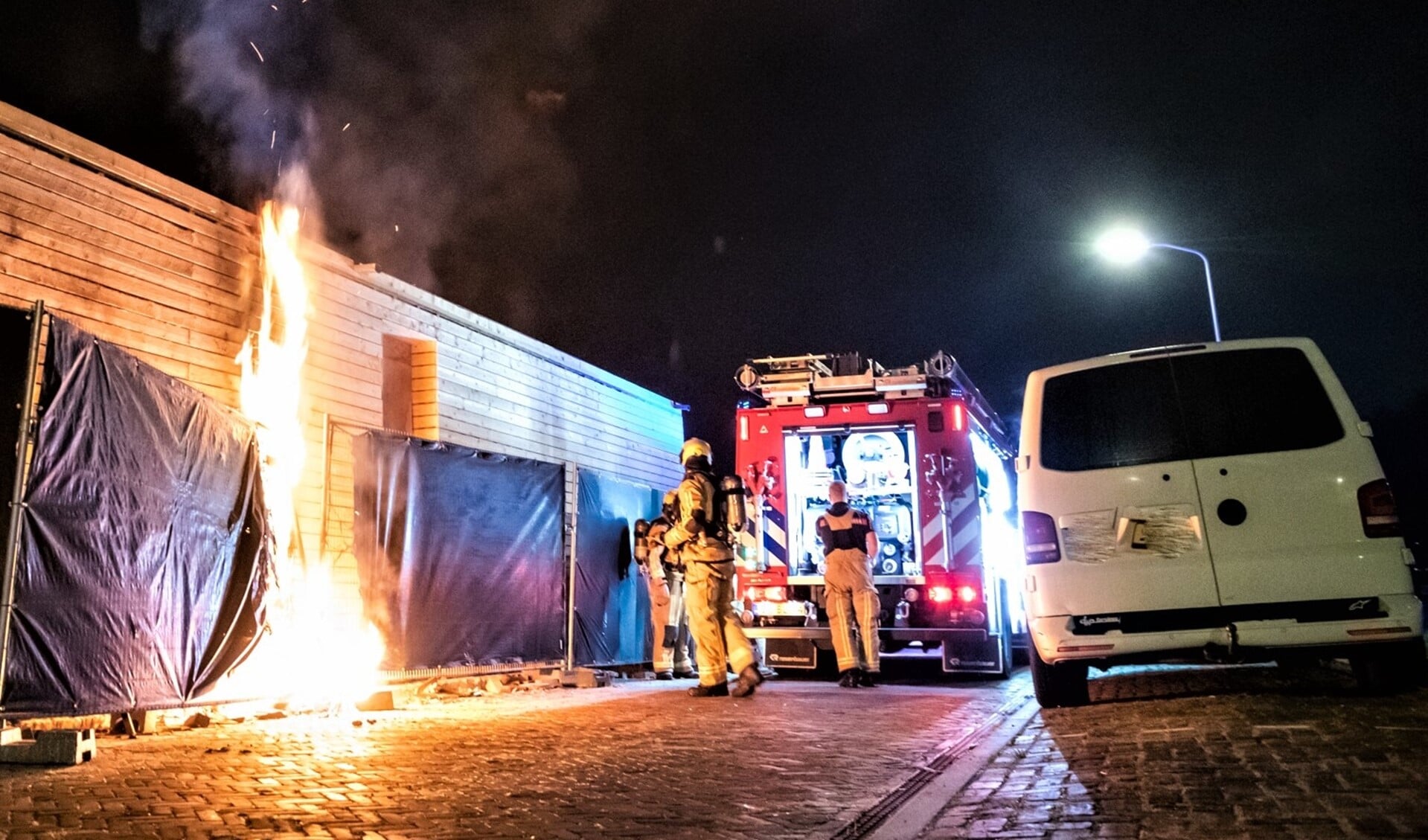 Een van de brandhaarden bij het voormalige Hotel Centraal, waar momenteel werkzaamheden aan verricht worden (foto: Sebastiaan Barel).