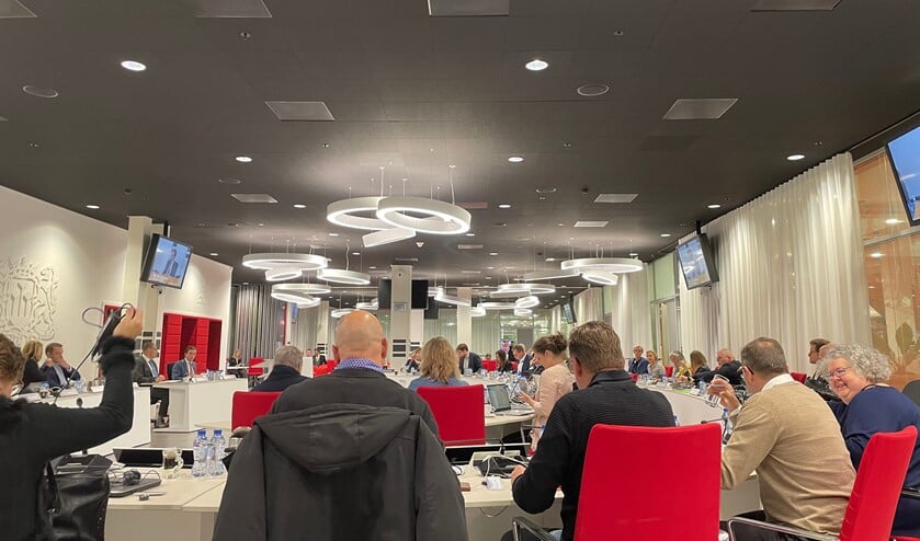 In een volle raadzaal werd gedebateerd over de opvang van statushouders.