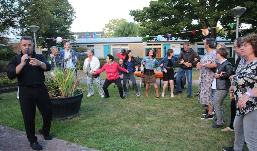 <p>Dansen en meezingen!</p>