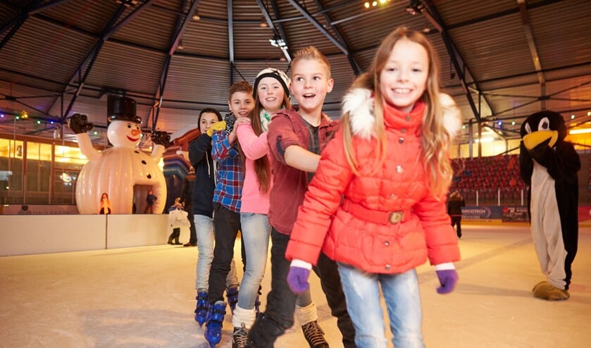 Plezier op het ijs voor kinderen.