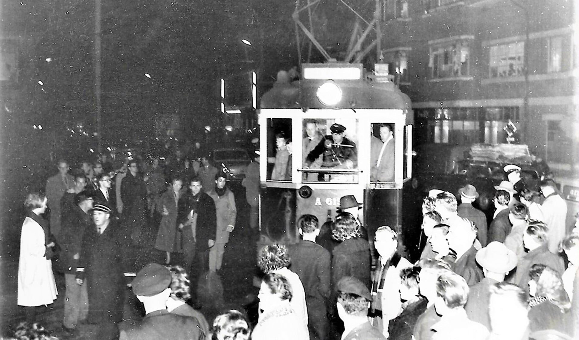 Laatste rit Blauwe Tram (foto: Historisch Genootschap Blauwe Tram).
