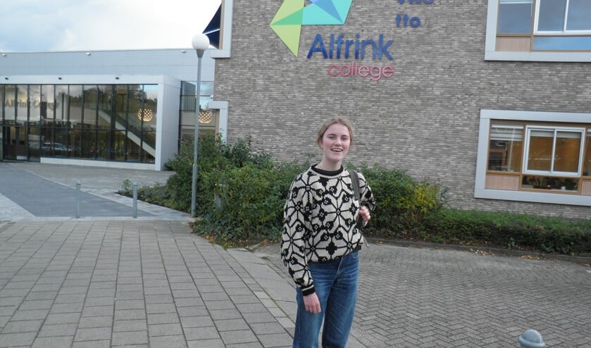 Noa van der Ploeg vlak voor haar vertrek naar de klimaattop in Glasgow. Foto Kees van Rongen