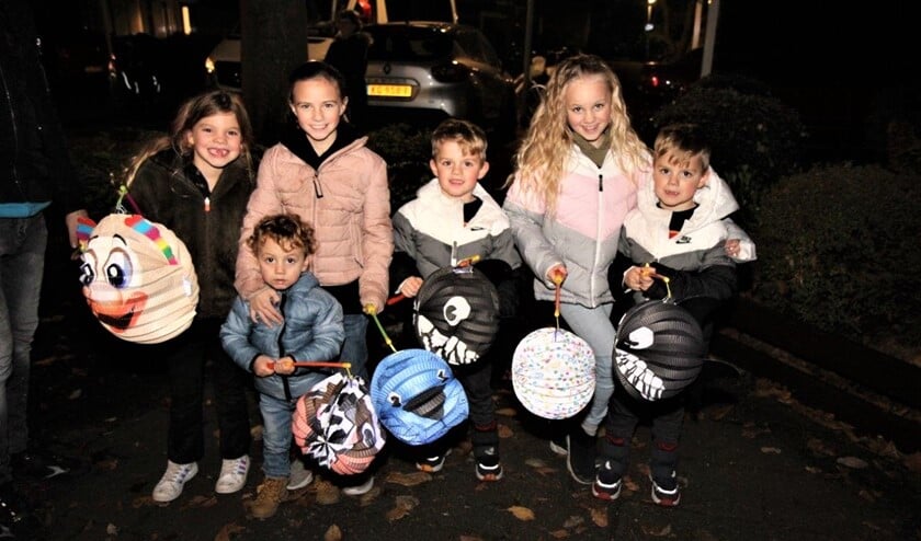 <p>De Lampionoptocht in het kader van St. Maarten in Voorburg (foto's: Ap de Heus).</p>