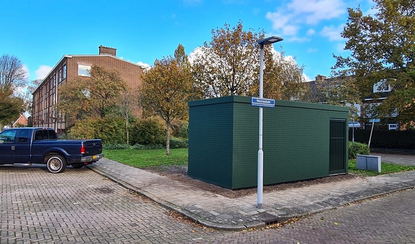 <p>Het nieuwe glasvezelstation dat geplaatst is aan de Nassaulaan in Leidschendam (foto: Maarten Vos).</p>