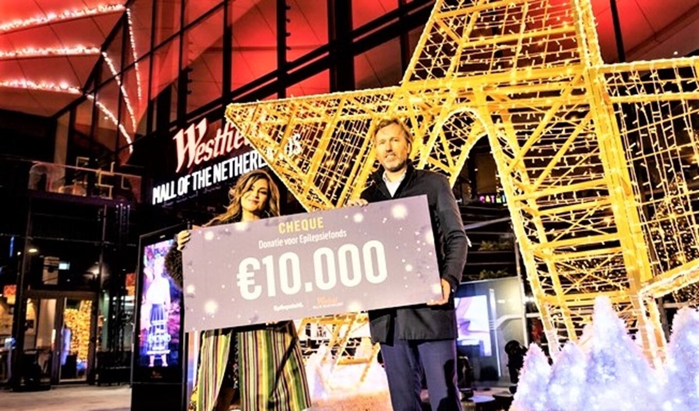 De Westfield Mall doneerde alvast maar liefst €10.000 aan Miljuschka Witzenhausen voor het Epilepsiefonds (foto: pr).