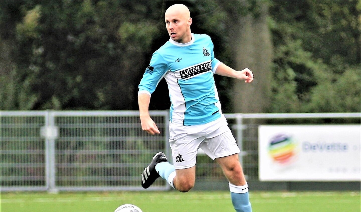 Spits Nick Ammerlaan (Stompwijk’92) scoorde tegen Taurus 2x en bereidde het 3e doelpunt voor (archieffoto: AW).