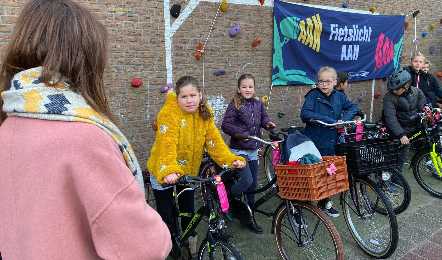 Minister Barbara Visser lanceert nationale fietsverlichtingscampagne (foto: Veilig Verkeer Nederland).