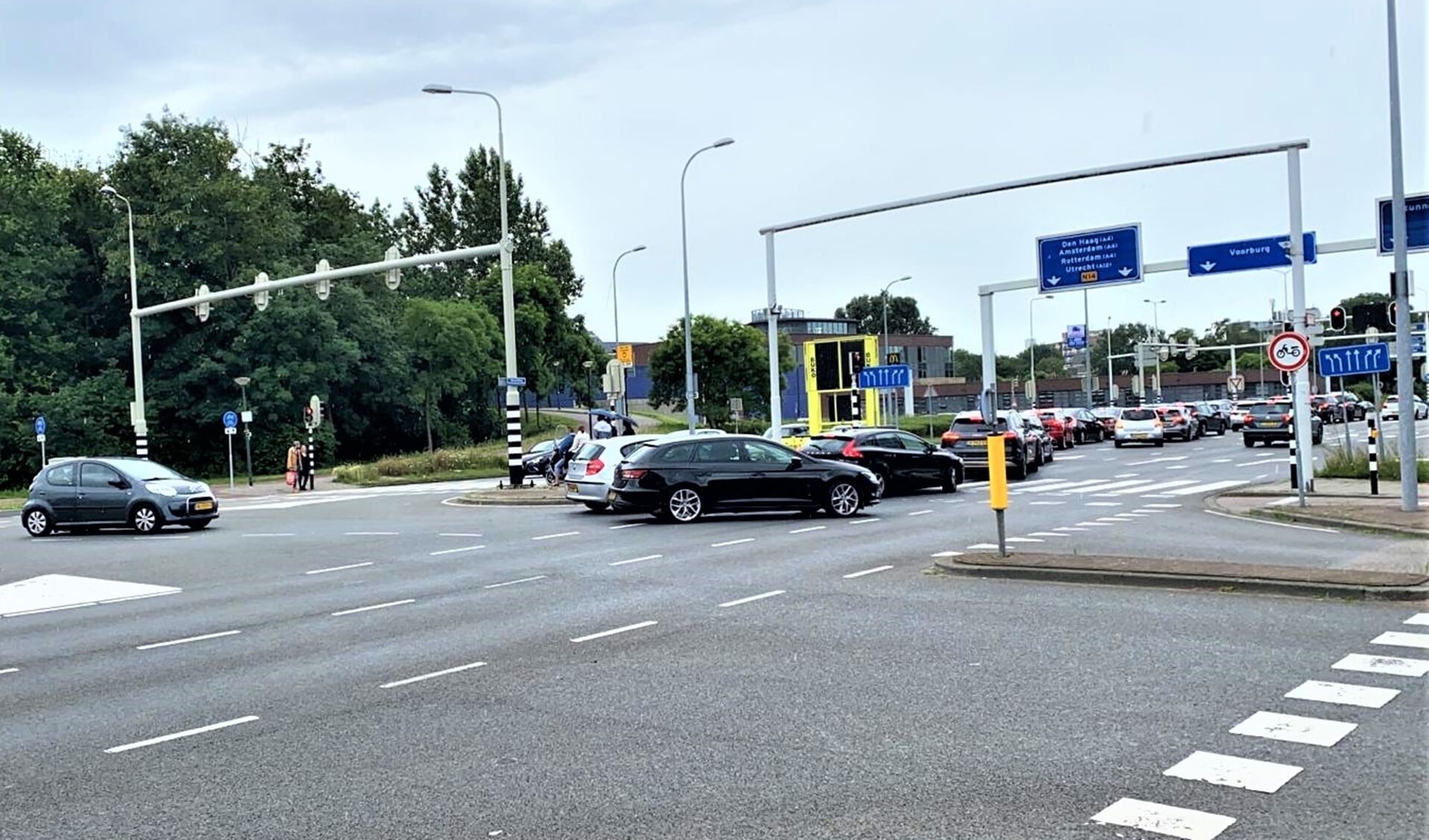 Drukte op het kruispunt Heuvelweg bij de Westfield Mall of the Netherlands (foto: gemeente  LV).