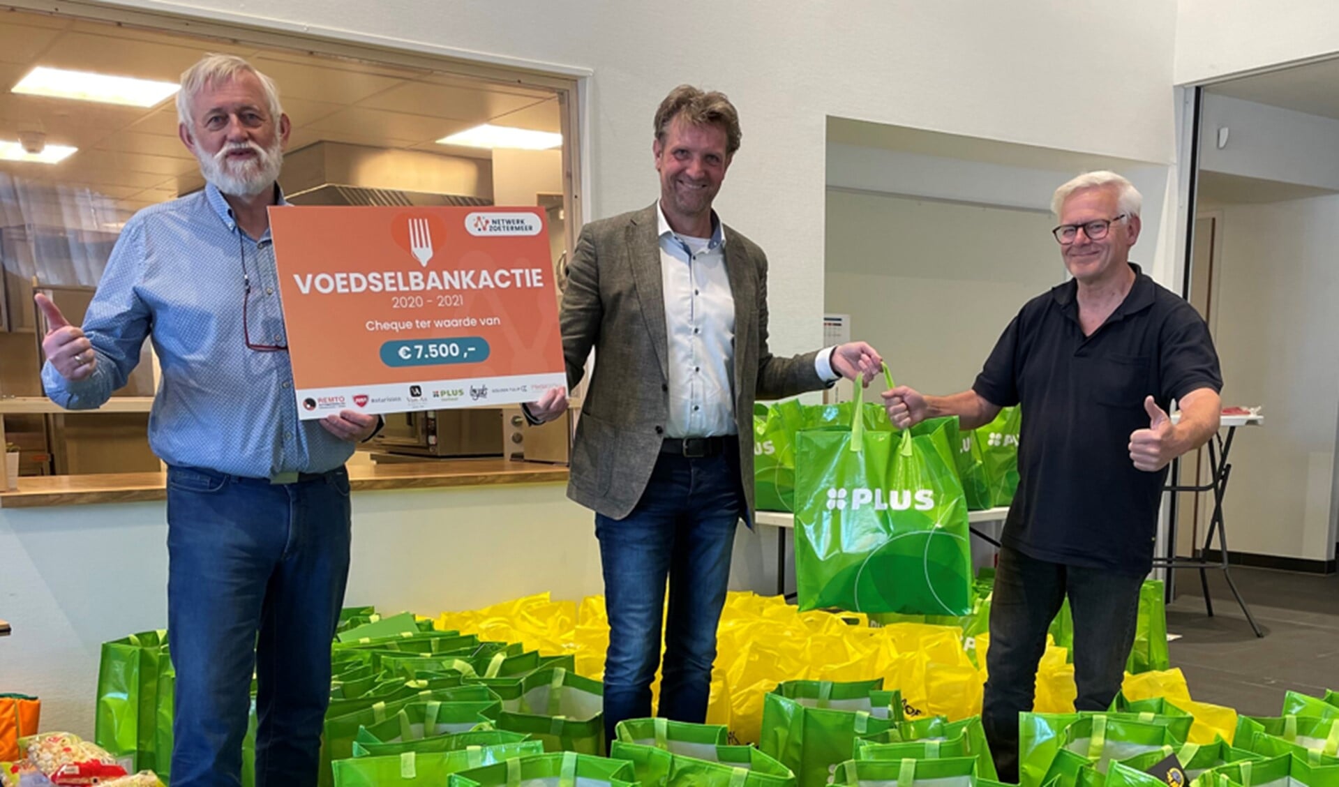 De Voedselbankactie is een jaarlijkse traditie. Deze uitreiking was in 2020. Foto: Archief Netwerk Zoetermeer