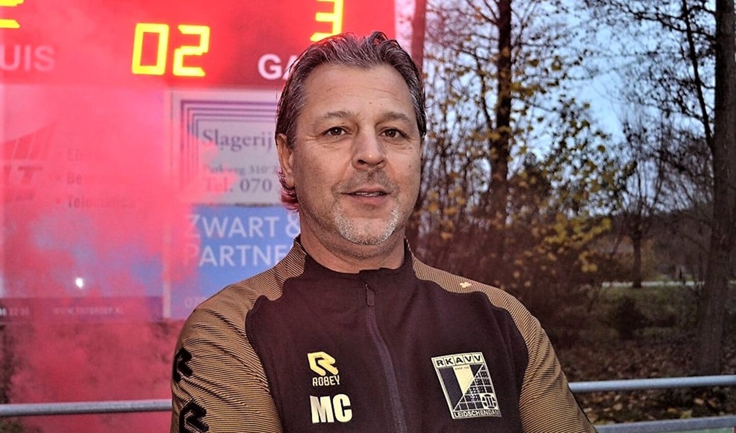 Hoofdtrainer Maurizio Ceccucci (RKAVV) heeft voor het seizoen 2022-2023 bijgetekend (foto: PR RKAVV).