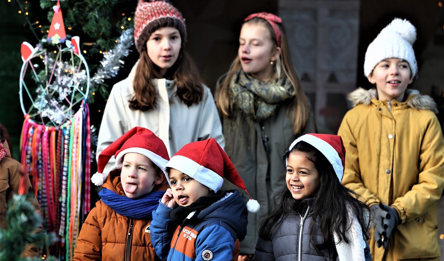 De kinderen genoten van hun optreden voor de ouderen (foto: Lotte Geelen).