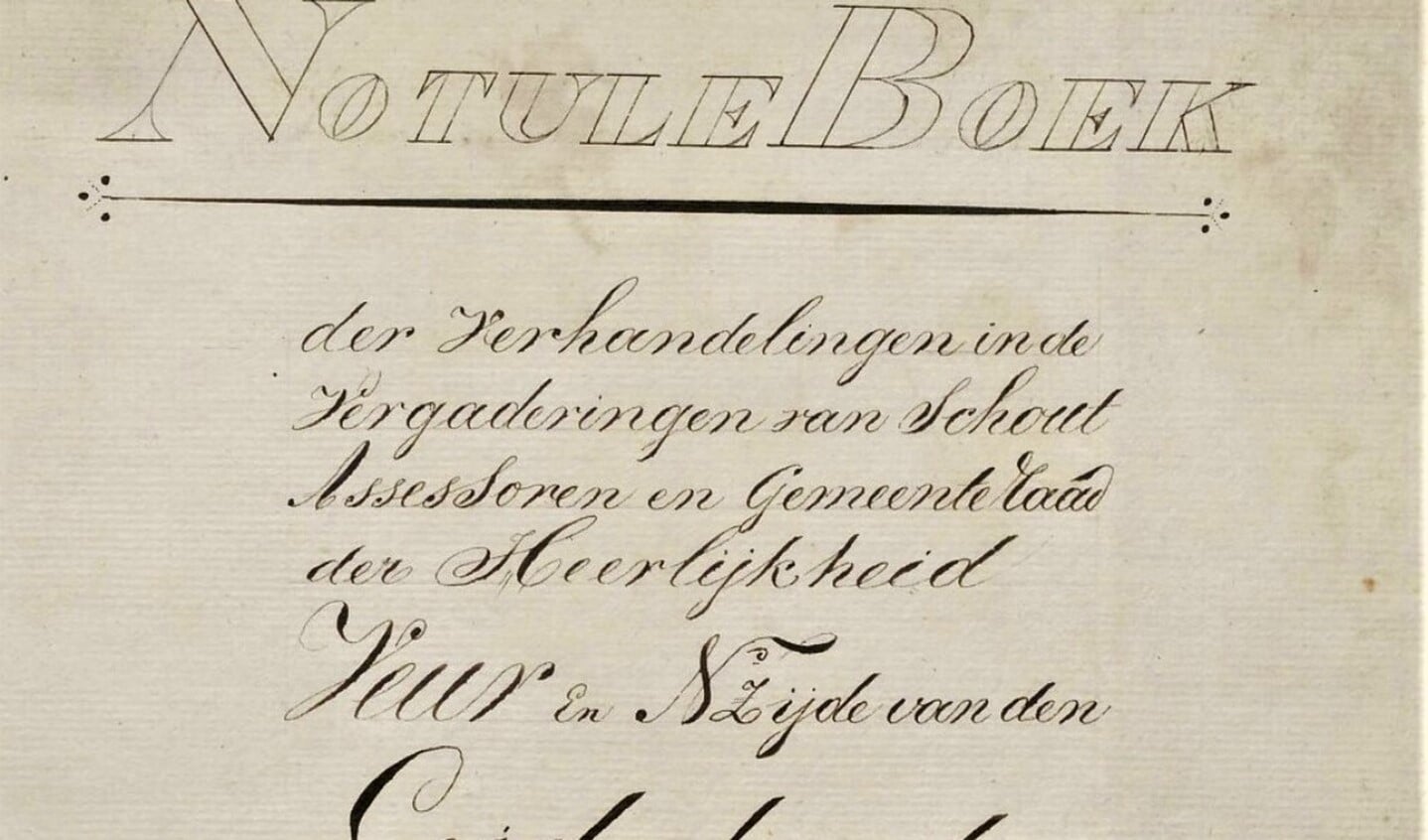 Het notulenboek van de gemeente Veur (archieffoto).