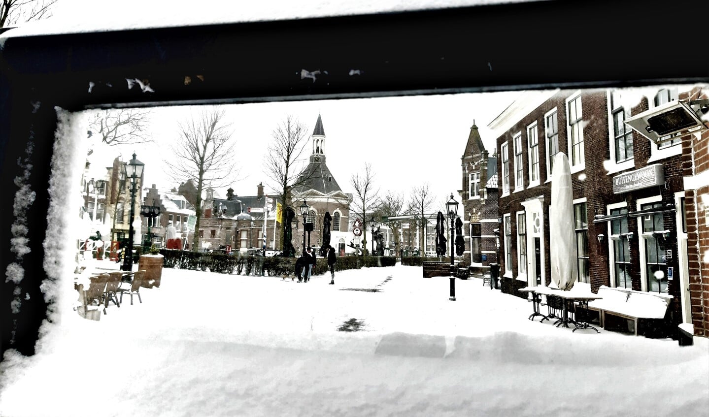 Winters beeld van het sluiscompex (foto: Linda Steentjes).