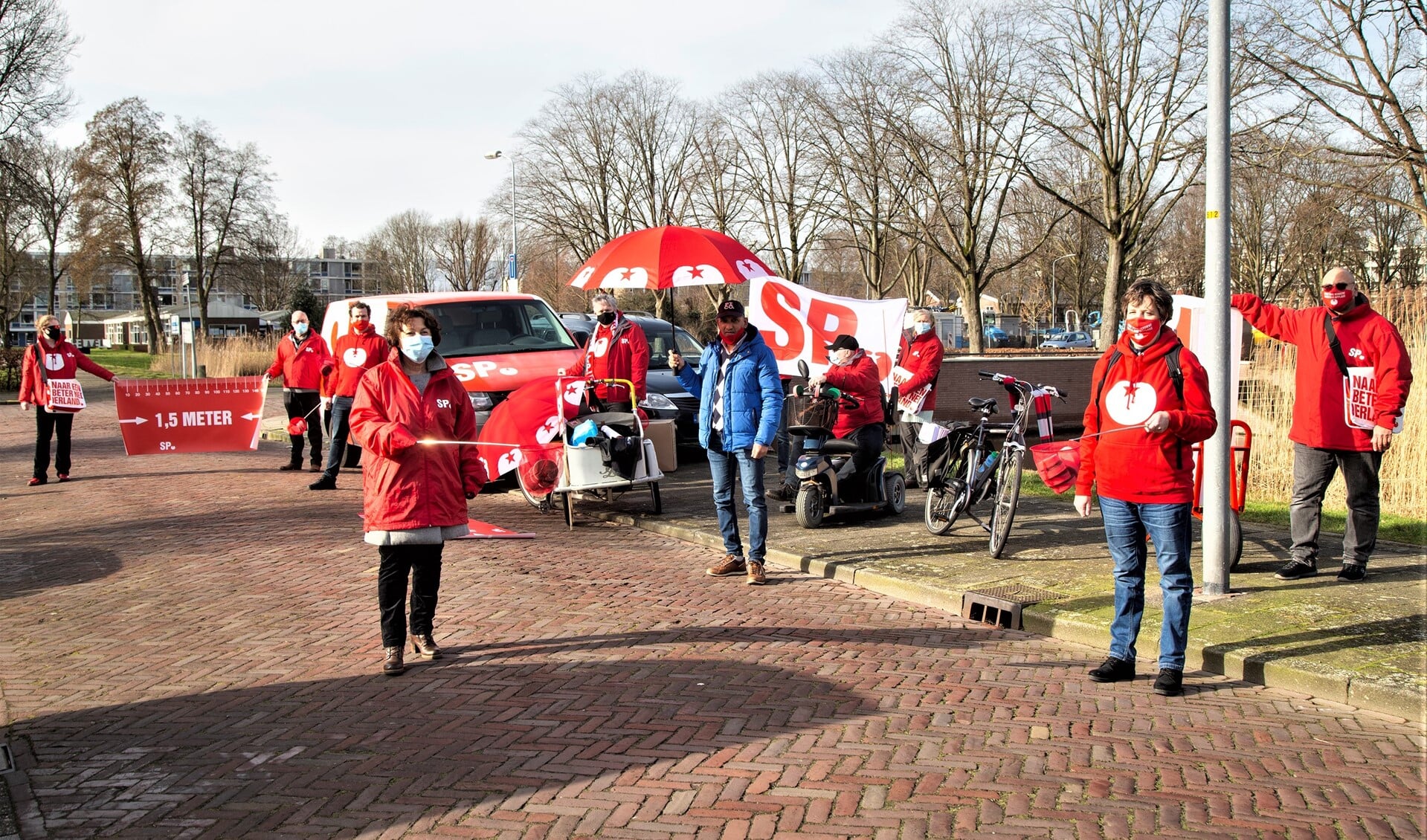 De SP-'karavaan' tijdens een tussenstop (foto: Wilfried vd Eijnden).