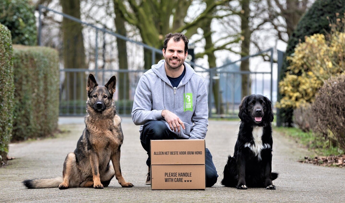 Jeffrey Tukker van Bellobox met zijn honden Kaya en Dave (foto: Marleen Verheul fotografie).