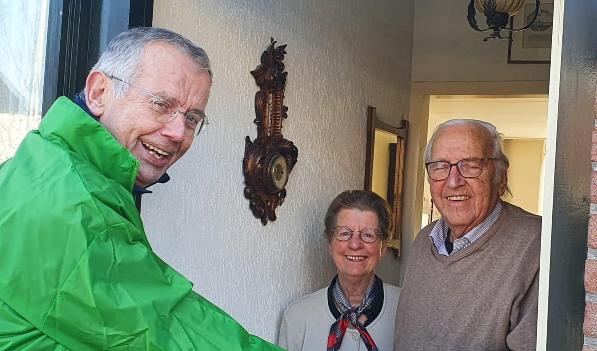 Bob van der Deijl aan de deur bij de familie Groenewegen.
