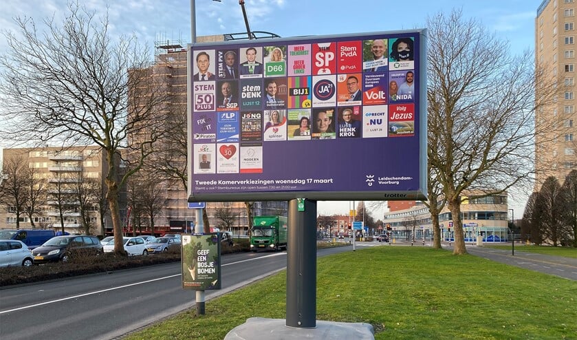 Verkiezingsbord op de Prins Bernhardlaan in Voorburg (archieffoto: Michel Groen).
