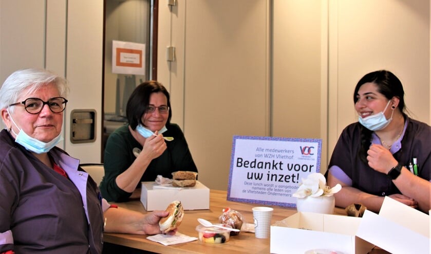<p>Van links naar rechts: Marianne Mittertreiner, Woudi Faber en Mariella Gorgone van WZH Vliefhof in Voorburg (foto: pr).</p>
