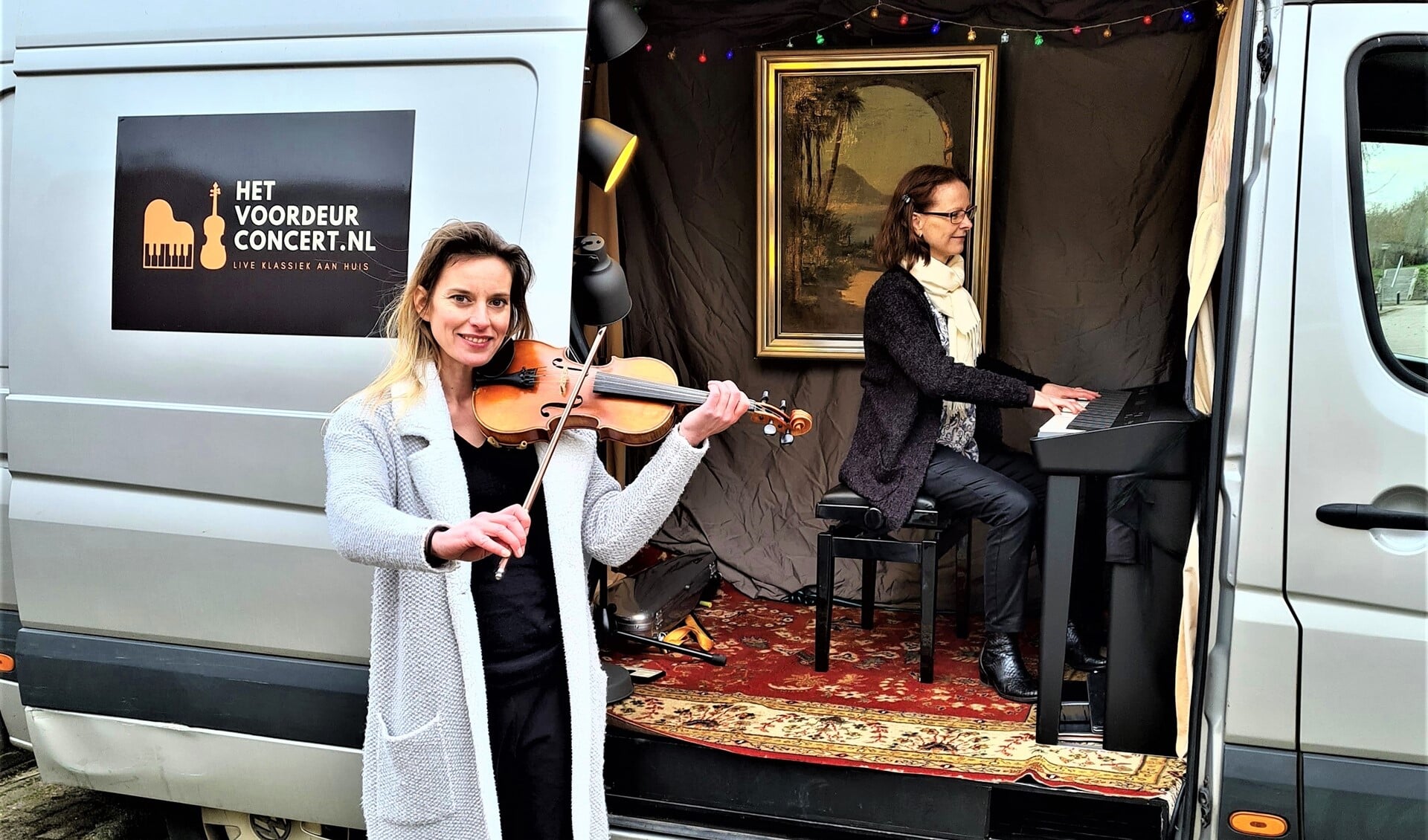 Violiste Camilla van der Kooij en pianiste Josje Goudswaard geven met Pasen ook voordeurconcerten in Leidschendam en Voorburg (foto: pr).